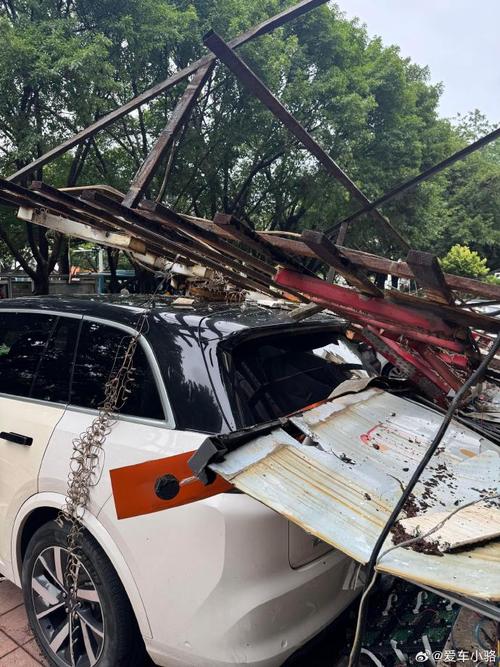 车被砸,该找哪条法维权?